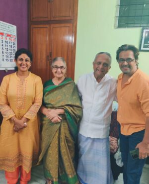 Arjun Sarja Instagram - With the Hero and Heroine who introduced me to the wonderful Tamil Film Industry in the movie NANDRI(Gratitude). My sincere gratitude to Shri AVM Rajan Sir and Pushpalatha Madam. 🙏🏽
