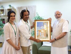 Arjun Sarja Instagram - With the most Wise and Powerful man in the world @narendramodi ji #JAIHIND 🙏