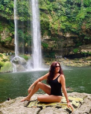 Arleth Terán Instagram - Desconectar para conectar 🍃☀️🏝️ Disfrutando cada maravilla de mi México amado 🥰🇲🇽 #CascadasDeRobertoBarrios