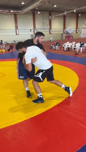 Arman Tsarukyan Instagram - With the best wrestler in the world @sadulaev_abdulrashid