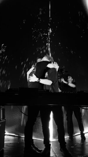 Armin van Buuren Instagram - Our first ever collab is coming…

After being friends for many years we felt the time was right for us to turn that friendship into music. We premiered it 2 weeks ago during our B2B at @ushuaiaibiza! ‘In The Dark’ w/ @aldaelong is out July 12th 🔥 

Pre-save it now via the link in bio 👈