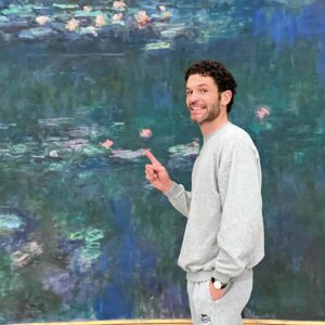 Arnaud Valois Instagram - Merci !!! Feeling so happy (as you can see ☝🏼) thanks to all your lovely DM, stories, posts, comments, art works, videos, voice notes - and even intriguing mixes of emojis, why not lol - that I received from all around the world these last 48 hours. I see you and I thank you all. Not sure I was expecting this… but definitely enjoying & embracing it 🙏🏻
I do feel SO humble and grateful to be in @instadanjlevy (the boss & DREAM partner 💫) directorial debut for @netflix, surrounded by such an incredible ensemble cast @negga.ruth @himeshjpatel @thereallukeevans @emmalouisecorrin @jamael.westman @mehdibaki @sissidebreuil @yolifuller and all the fabulous other actors… And to be part of an adventure made by very special and super-talented humans @meganzehmer @olebirkeland @salvatoreantonioofficial @trevor.ballin @krisknight just to name the few - Good Grief is a big family you know… ❤️‍🩹
Please feel free to continue sharing & spreading all your support and/or love, it feels (really really) good - especially in these dark & complicated times that the world is going through.
Love, Arnaud ❤️
📸 by @salvatoreantonioofficial
