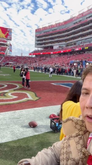 Arnel Pineda Instagram - apologies about the chronological order of my #NFLgame at the @levisstadium videos and pics..am admittedly not savvy nor an expert..
but oh my,i have attended three #superbowl games,and yet,all i can say is,this #nfl play-off between #49ers #sanfrancisco & #lions #detroit was just off the chart & breathtaking …
thank you for having us @journeyofficial @levisstadium and @nfl ..
and thank you #stylebyyul @yulsession for sharing your pics and videos to me…
looking forward to an amazing party at the @allegiantstadium next month😍😍😍
congratulations @49ers 🤘🤘🤘
#citybythebay #faithfultothebay #faithfulbythebay 🤩🤩🤩