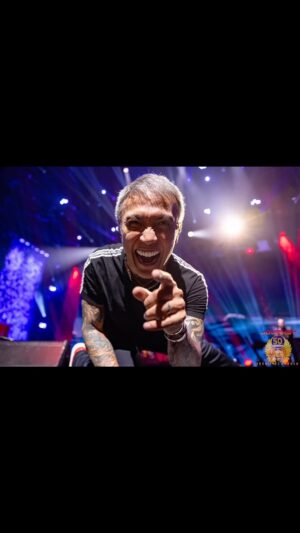 Arnel Pineda Instagram - what an amazing ride with you all last night at the #MichelobUltraArena our dearest #VegasFolks #lasvegas #yourock #nevada 😍😍😍
thank you so much from the bottom of @journeyofficial x @totothemselves ‘s hearts ❤️❤️❤️