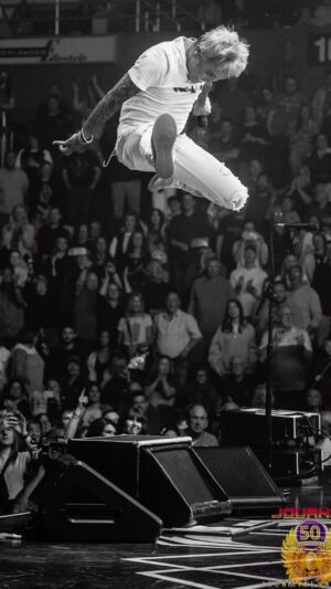 Arnel Pineda Instagram - thank you sooooo much #Peoria #Illinois & #fortwayne #indiana for having us…
the entire members and crews of @journeyofficial x @totothemselves are so blessed and grateful to all of you..#yourock 🤘🤘🤘😍🙏❤️