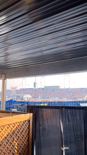 Arnel Pineda Instagram - tonight is very humbling #hershey #pennsylvania #hersheypark #hersheyparkstadium …
what an extra ordinary loving people you all are…rock on🙏🙏🙏🔥🔥🔥🤙🤙🤙❤️❤️❤️😍😍😍
we @journeyofficial @defleppard @stevemillerband thank you all so much from the bottom of our hearts😍😍😍🤙🤙🤙