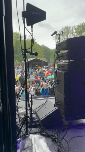 Arnel Pineda Instagram - #pinoy #kababayan #pilipinas #salamat #mabuhaykayo
#thankyousomuch #rainorshine #youallcameforus #jegelskerdig #arrhus #denmark #youwereallamazing 🤟🤟🤟
thank you @officialeuropetheband  @joeytempest_ for being so gracious