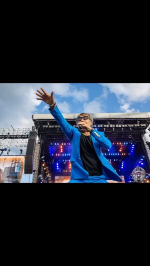 Arnel Pineda Instagram - the last 7 stadium shows w/ @defleppard @cheaptrick @stevemillerband though gratifying,feeling so blessed and grateful coz you beautiful people all over #america came,cheered on and has been loving and so generous to spend your hard earned money and precious time just to celebrate the bands’ timeless music with us,it has been so challenging soundwise,technicalwise,mentallywise,emotionallywise,to the point i consider the whole masquerade and circus too damn crazy and insane already,and yet,here we are,pushing through,for we value so much the love and admiration that you all have been selflessly giving to us my friends…
#stillweride #youareallthereason why the bands’ music are still relevant and has become timeless…
on behalf of everybody especially from my dearest children and true family,I thank you from the bottom of my heart and soul…#namaste 
@yulsession #stylebyyul @wwexposure @hudsonjeans #iloveNikeShoes #iloveDocMartensshoes 🙏🙏🙏
photos by @ironmikesavoia 😍