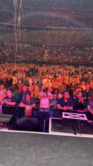 Arnel Pineda Instagram - #BigThankYou dear #madisonwisconsin #KohlCenterArena for the kind of #Love #Noise and #hospitality you have given to us..
@journeyofficial x @totothemselves are #grateful #forever 🙏🙏🙏
hope to see you all again🤘🙏😍
