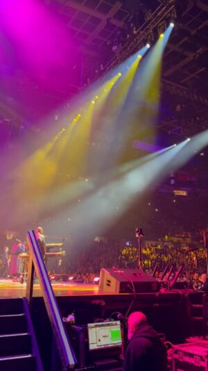 Arnel Pineda Instagram - are you ready for some #singingalong tonight #edmonton #canada at the @rogersplace ?
@journeyofficial x @totothemselves would love to have some #lovintouchinsqueezin and together,get blessed by the #rainsdowninafrica 😍😍😍
see you all in a few🤘🤘🤘