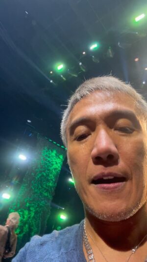 Arnel Pineda Instagram - hey #Calgary #Canada folks at the @scotiabank.saddledome ,the kind of #LOVE & #noise you have given to us @journeyofficial @totothemselves tonight were just
#simplyepic ,we will never get over it much as we are so 
#gratefulforever #youhaveblessedus #godblessyou 🙏🙏🙏
#tilwemeetagain🤘