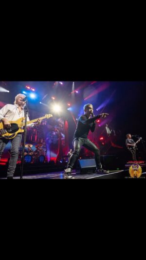 Arnel Pineda Instagram - tonight wasn’t perfect soundwise for us our dear #NorthCharleston #SouthCarolina at your @nchascoliseum and yet you made us feel so welcome and gave your best love,support and enthusiasm to us @journeyofficial especially @totothemselves ..
we wish to see you again soon folks and thank you so much for your embrace and noise tonight..cheers😍😍😍
#stylebyyul @yulsession  #mikesavoiaphotography @ironmikesavoia 🙏🙏