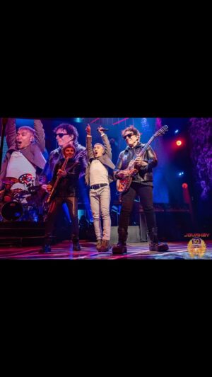 Arnel Pineda Instagram - hello #providence #rhodeisland #rochester #newyork #louisville #kentucky 
@the_amppvd 
@bluecrossarena 
@kfcyumcenter 😍😍😍
@journeyofficial x @totothemselves just wanna thank all of you for having us in your city..great memories indeed..you have been magically amazing #yournoise #yourlove #overwhelming ..
hope to see you all again🙏🙏🙏
photos by @ironmikesavoia 
#stylebyyul @yulsession 🤘🤘🤘
thank you so much @hudsonjeans @wwexposure ❤️