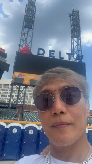 Arnel Pineda Instagram - #thankyousomuchAtlanta #atlanta #georgia @truistpark for having us @journeyofficial @defleppard @stevemillerband ….
#youallrockedbigtime #whatablessing #GodIsGood #Godblessyouall 😍🙏❤️
‘til next time❤️❤️❤️
#stylebyyul @yulsession 🤙🤙🤙