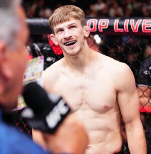 Arnold Allen Instagram - Always surreal to hear the man @brucebufferufc  announce “FIGHTING OUT OF TRIMLEY ST MARTIN” 
There might be about 4 people who care in Trimley but whatever still cool to me 🚜🐴

#suffolk