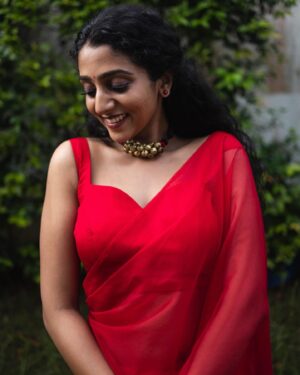 Arsha Baiju Instagram - ♥️♥️♥️
Styling : @amritha_lakshmi___ @styledby_al_ 
Photography : @premsampaul 
Mua : @sreegeshvasan_makeupartist @vasan_makeupartist 
Jewelery : @titli.flutteringwings 
Outfit : @kritilabel 
Location : @napierheritage 
Special thanks : @shanavas_ismaill 
#saree #redsaree