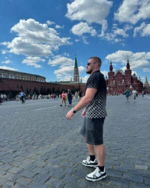 Artem Reznikov Instagram - Познание стран мира – украшение и пища человеческих умов.