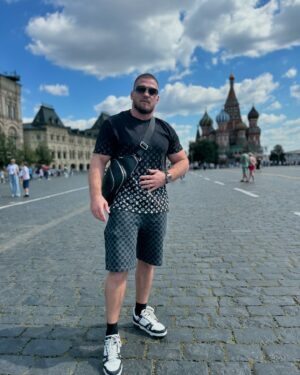 Artem Reznikov Instagram - Познание стран мира – украшение и пища человеческих умов.