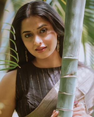 Arthana Binu Instagram - Photography: @sajanchandrabalanphotography 
Blouse: @bloom_by_priyanka
Retouch: @lekshmikanth