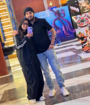 Asees Kaur Instagram - 365 days of Us 👩‍❤️‍👨 making memories that will last a lifetime 🧿 Can’t wait for the next chapter unfolding soonest 🩵
Here’s to being weird & wonderful together ❤️💙
Happy 1st Anniversary love @goldiesohel