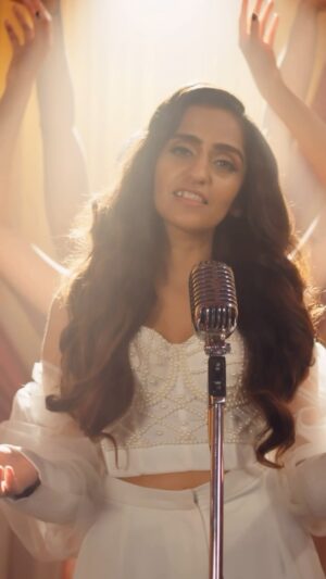 Asees Kaur Instagram - Vo baatein thi mehez baatein !! 

#aseeskaur #zarooritha #acoustic