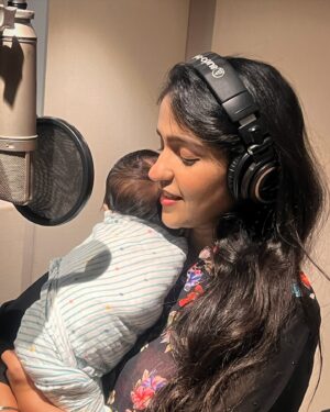Asees Kaur Instagram - Two months old, and Harfateh is already joining Mumma in the studio ❤️🧿 My heart couldn’t be fuller 💝

#AseesKaur #MotherhoodAndMusic #MomAndSon  #Momlife #Dubmagic
