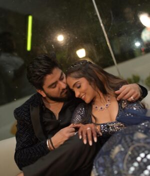 Asees Kaur Instagram - 365 days of Us 👩‍❤️‍👨 making memories that will last a lifetime 🧿 Can’t wait for the next chapter unfolding soonest 🩵
Here’s to being weird & wonderful together ❤️💙
Happy 1st Anniversary love @goldiesohel