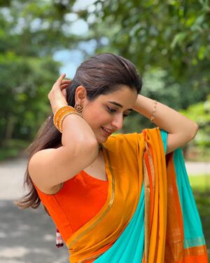 Ashika Ranganath Instagram - Wedding vibe check :) 
Don’t forget to slide through to see me show off my bangles & mallige hoo/ malli poo🤍
Styling, make up, hair, draping by yours 💁🏻‍♀️
