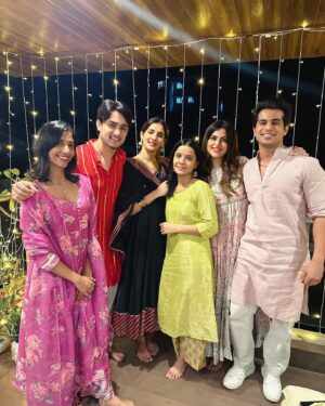 Ashish Bisht Instagram - Happy wali deepawali aap sabhi ko 🪔🪔 #happydiwali
.
.
Wearing - @manishkumar330_ 🙌🏻♥️