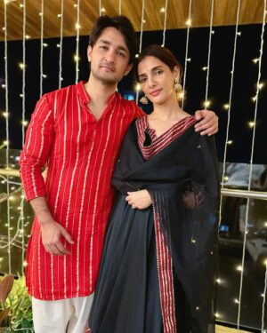 Ashish Bisht Instagram - Happy wali deepawali aap sabhi ko 🪔🪔 #happydiwali
.
.
Wearing - @manishkumar330_ 🙌🏻♥️