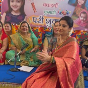 Ashlesha Savant Instagram - Meet Arooni - moi 
 Pari - @puvikag 
Rani - @maahi_bhadra_15 

Our new show #gudiyarani 

On @dangal_tv_channel - such an amazing team and thank you for this fabulous role 

Produced by - @bodhitreemultimedia ❤️❤️❤️thank you for this and all the love ❤️
 @bhavnawritervyas I love you 🥰 
@the_billionaire_neelam -  your guidance is ❤️❤️🥰

Directed by - @surajjrao 

#dangaltv #newshow #showeryourlove #blessed #actorslife