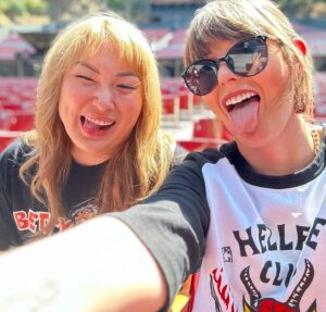 Ashley Leechin Instagram - You can say we took it back to the 80s and it was a fantastic time. Such lovely people to be around. Thank you @iamallisonkane it was a fun time for sure. 

📷 : @jadesmashu 

#concertphotography #backstagephoto #freestylefest #losangeles #taylordayne #ilizashlesinger #fashion #80sfashion #justashley