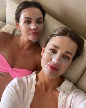 Ashley Newbrough Instagram - Fueled by the sun, sweat and pineapple. even more caffeine. haiku at 2. soul food. soul sister. joe dirt. 🤣💀 It was a trip to paradise I’ll never forget.🧡🐬🌸🦜🌞🌺🍍🦜🙏🏻