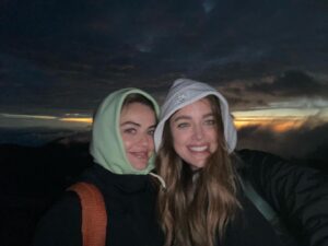 Ashley Newbrough Instagram - The most stunning sunrise! Yes we had to wake up at 2 and yes I was freezing and exhausted and wondering if I had made a mistake agreeing to her master plan but then the sun woke up and everything made sense. ♥️🌞 Happy Easter!