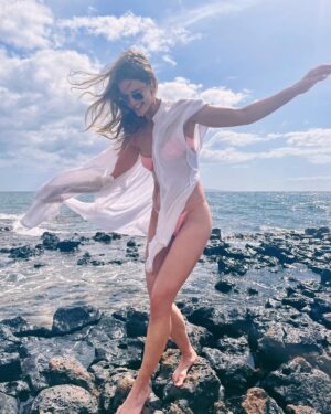 Ashley Newbrough Instagram - shocked I didn’t roll an ankle 🥥🌸🙏🏻