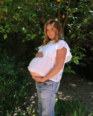 Ashley Tisdale Instagram - Name something that isn’t an Olympic sport but should be: the third trimester 🫠