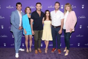 Ashley Williams Instagram - The secret’s out! Gah! My entire life all I’ve wanted to do was be able to bring who I am, my own authentic self, to the screen. I’ve spent years infusing myself into my characters, but deep down I had a secret: I wanted to be a host. My “Inner Kelly Ripa” wasn’t something I always talked about — close friends knew and would laugh at me and one time actually forced me to go up to her at a birthday party and tell her she was my hero. She laughed and hugged me, as Kelly Ripa does. Swoon! Last week I announced that I will be hosting a new dating show on the Hallmark streaming service, Hallmark . I could not be more excited about helping people find each other and fall in love. We are going to laugh. We are going to cry. I’m going to be my authentic self, and I can’t wait to hug all the incredible people I’m going to meet. Thank you, #tca, for helping us get the word out and for matching my excitement over the show. Let’s go love! #smalltownsettup @hallmarkchannel @anniehowellpr #hallmark #streaming @skiesareblueclothing @keshet12 @madebymary @idyl #tca @official_tca #tca24 @hallmark @melanie.bauer.style @rbexpaige