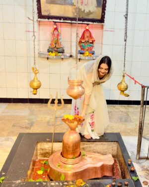 Ashna Kishore Instagram - Mere Pyaare Mahadev 🔱😇❤️🙏🏻🧿
Sawan Shivratri ki hardik shubhkamnaen 🥰🕉️🌿

#HarHarMahadev #Shiv #shivshankar #sawan #sawanshivratri #shivratri #bhole #bholenath #jaibhole #jaibholenath #shambhu #mahadev #devokedevmahadev #shankar #shivshankar #parvati #gaurishankar #AshnaKishore #mahakal #bhakt #hindu #shivaface #shivbhakt #shiva #jaimahakal #bholebaba #bholenathsabkesath #shivshakti #shivji #jaiho #harharmahadevॐ