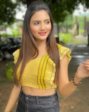 Ashna Kishore Instagram - Wearing sunshine today ☀️💛✨

#AshnaKishore #GoodMorning #PositiveVibes