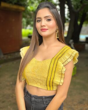 Ashna Kishore Instagram - Wearing sunshine today ☀️💛✨

#AshnaKishore #GoodMorning #PositiveVibes