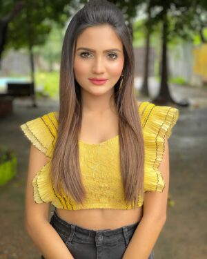 Ashna Kishore Instagram - Wearing sunshine today ☀️💛✨

#AshnaKishore #GoodMorning #PositiveVibes