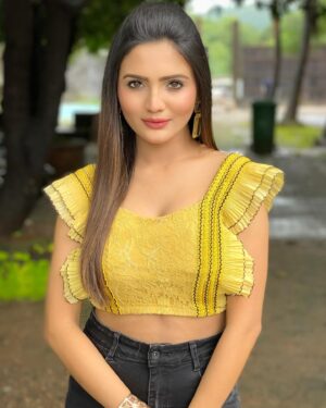 Ashna Kishore Instagram - Wearing sunshine today ☀️💛✨

#AshnaKishore #GoodMorning #PositiveVibes