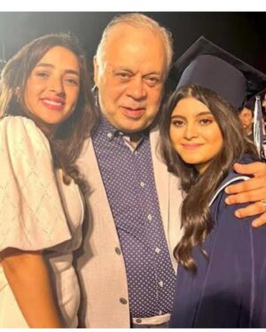 Ashraf Zaki Instagram - رحله من الامل رحله من الحلم رحله مع النجاح رحله مع السعاده كل ده هى رحلة حبيبتى وقلبى وعمرى مايا كل لحظه وانتى اجمل واروع بنت ف الدنيا كل لحظه وانتى جميله وسعيدة ياصاحبة البهجة