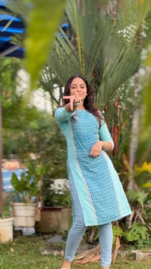 Ashvini Jegathesan Instagram - Too late for the trend but here you go 💋❣️ #aasakooda #fyp #foryoupage #tamilmusic #loveyourself 

Ps : it was raining 🌧️ and the weather was 😍😍