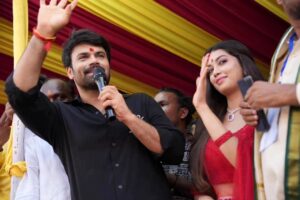 Ashwin Babu Instagram - Honoring tradition and seeking blessings from Goddess Mahakali at the Bonalu festival has filled my heart with immense gratitude. As I stand on the cusp of my film ‘Shivam Bhaje’ releasing on August 1st, I pray for divine guidance and success. Feeling blessed and ready to share this journey with all of you. ❤️✨ 

Also Thanking @iammangli gaaru for inviting me to such a great celebration of Bonalu🙏

@diganganasuryavanshi @pallaviprashanth_

#ShivamBhaje #ShivamBhajeonAug1st