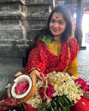 Ashwini Sree Instagram - Om nama shivayaaaa

#shiva #arunachalam #arunachalammuruganantham #shivatemple #shivashakti #shivanya #temple #templejewellery #nomakeup #dimple #ashwini #bigboss #tflers