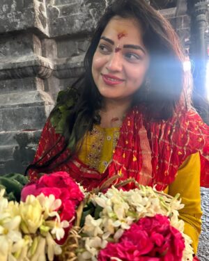 Ashwini Sree Instagram - Om nama shivayaaaa

#shiva #arunachalam #arunachalammuruganantham #shivatemple #shivashakti #shivanya #temple #templejewellery #nomakeup #dimple #ashwini #bigboss #tflers