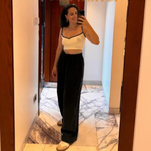 Aslı İnandık Instagram - Hani makarnalardık ya gruba bana da öyle bak kulun olayım 🎵