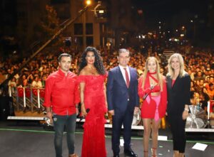 Aslı Kökçe Instagram - Çok teşekkürler ELMALI ❤️🇹🇷👏🏽🧿🙏🏽 @arkeolog07  @halilozturkelmali organizasyon @bekoxtagram ❤️❤️🇹🇷