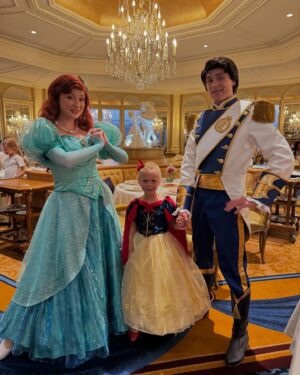 Astrid Coppens Instagram - #Photodump van ons magische prinsessenweekend in Disneyland ✨👑 Het was een droom die uitkwam voor ons allen 🌹 #DisneyMagic #PrincessVibes #advertentie
@disneylandparis @disneybe #disneylandparis #UnforgettableMemories